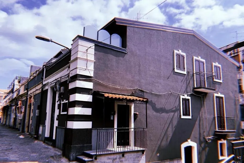 Casa Ferdinandea Daire Katanya